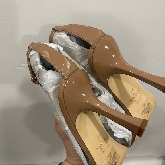 Marc Fisher Jalina Ankle Strap Sandal in Light Natural Size 10 Square Toe - Picture 6 of 8